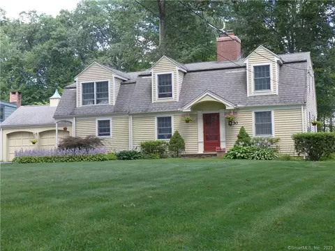 30 Woodridge Cir, West Hartford, CT 06107