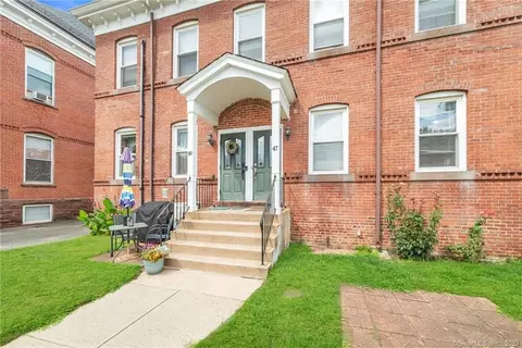 47 Grove St #47, Windsor Locks, CT 06096