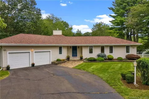 90 N Mill Cir, Guilford, CT 06437