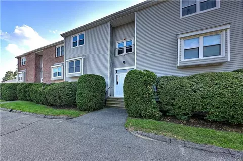 20 Southwind Ln #20, Milford, CT 06460