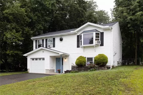 6 Peppermill Ct, Naugatuck, CT 06770