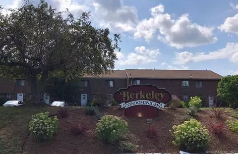 158 Wakefield Cir #158, East Hartford, CT 06118
