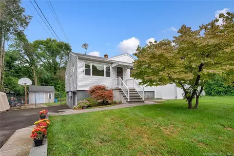 13 Frisbie Cir, Wolcott, CT 06716