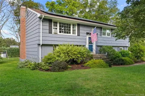 104 County Rd, Simsbury, CT 06070