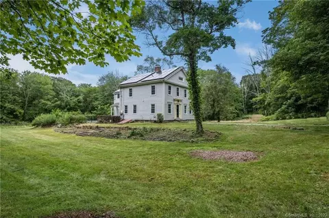50 Ledge Hill Rd, Guilford, CT 06437