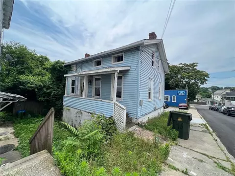 48 Prest St, New London, CT 06320