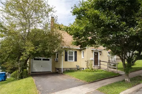 51 Wooding St, Bristol, CT 06010