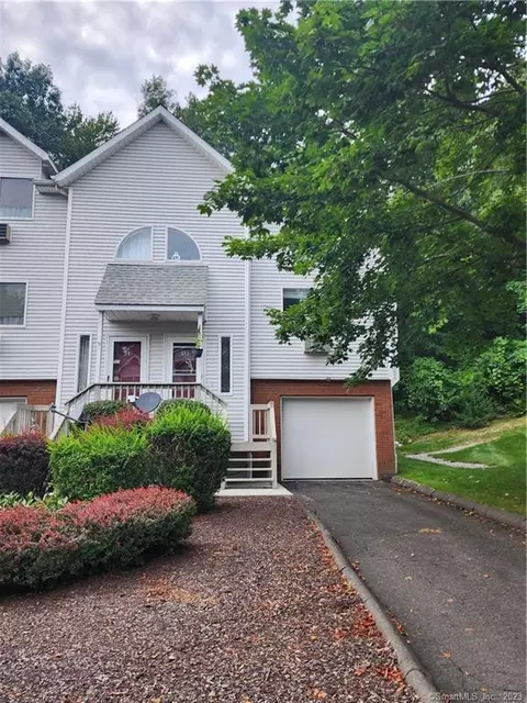925 Oronoke Rd #21J, Waterbury, CT 06708
