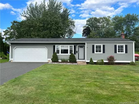 36 Chester Dr, Windsor Locks, CT 06096