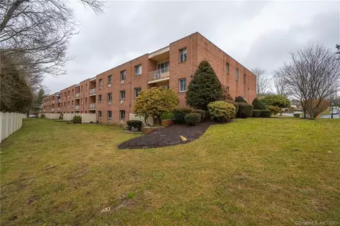 65 Westridge Rd #F2, New London, CT 06320