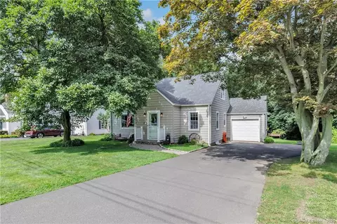 31 Wilson Ave, Trumbull, CT 06611