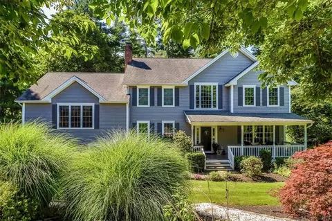 10 Pearl St, Newtown, CT 06482