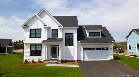 99 Oakwood Cir, Plainville, CT 06062