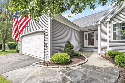 521 Trading Post Ln #521, Shelton, CT 06484