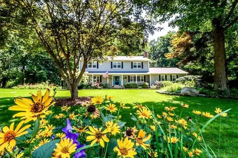 70 Friar Ln, Trumbull, CT 06611