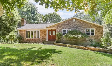 91 Chamberlain Dr, Shelton, CT 06484