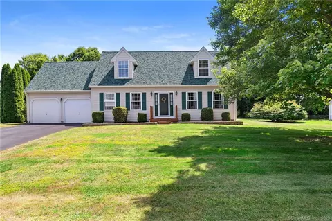12 Canterbury Ln, Windsor, CT 06095