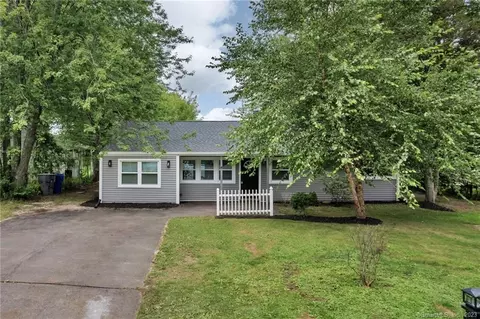 4 Weymouth Dr, Enfield, CT 06082