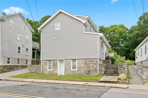 89 Liberty St, Pawcatuck, CT 06379