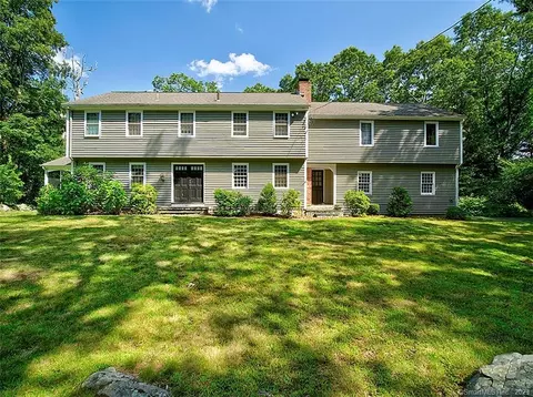 12 Bishop Dr, Woodbridge, CT 06525