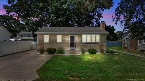 41 Hawks Nest Rd, Old Lyme, CT 06371