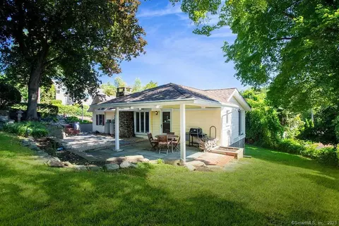 1 N Beach Dr, New Fairfield, CT 06812