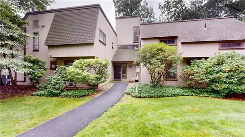 56 Crocus Ln #56, Farmington, CT 06032