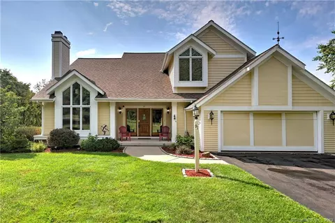 97 Fox Hill Dr, Rocky Hill, CT 06067