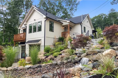 59 Smith Rd, Moosup, CT 06354