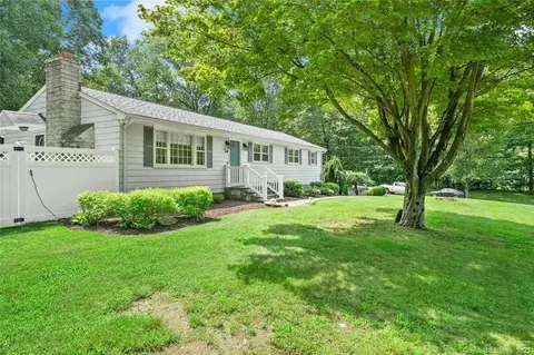 28 Coral Dr, Trumbull, CT 06611