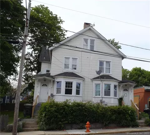 55 Jay St, New London, CT 06320