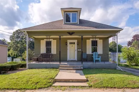 27 Oak St, Griswold, CT 06351