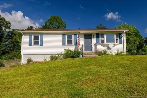 35 King St, Putnam, CT 06260