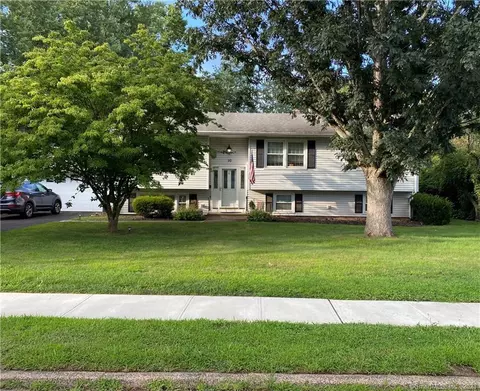 10 Brownstone Rd, Wallingford, CT 06492