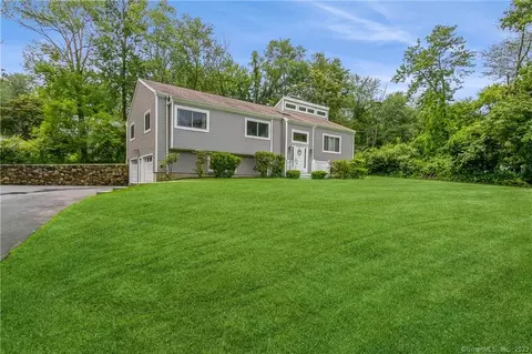 34 Driftway Point Rd, Danbury, CT 06811