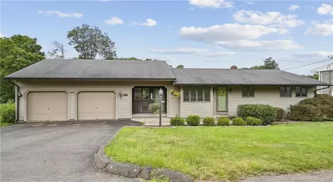 214 Oak Ridge Dr, Middletown, CT 06457