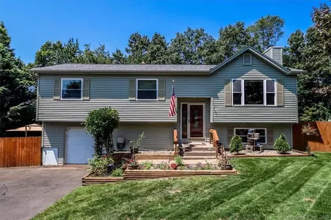 289 Crestwood Dr, Naugatuck, CT 06770