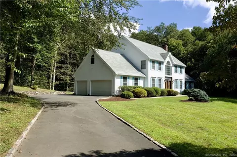 52 Pond View Dr, Southbury, CT 06488