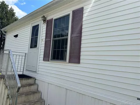 4 Mohegan Dr, East Hartford, CT 06118