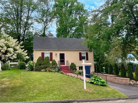 15 Buell St, North Haven, CT 06473