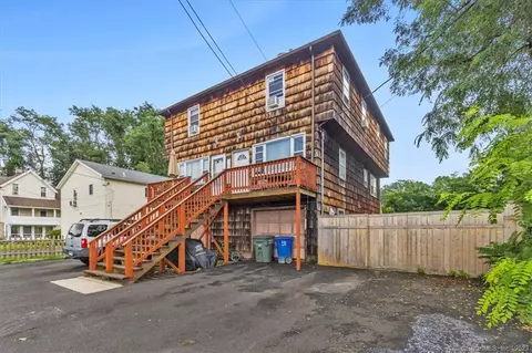 1216 Chopsey Hill Rd, Bridgeport, CT 06606