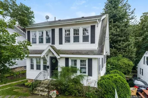 316 Vauxhall St, New London, CT 06320
