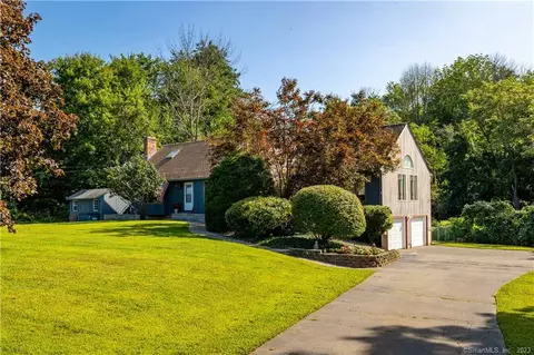 290 Hartford Ave, East Granby, CT 06026