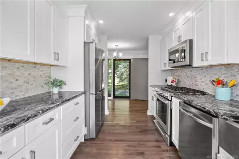 222 Shoshoni Ln #A, Stratford, CT 06614