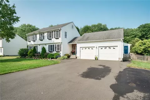 5 Douglas Dr, Cromwell, CT 06416