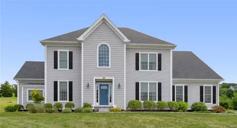 62 Arbor Xing, East Lyme, CT 06333
