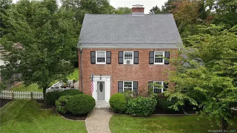 40 Woodland Ave, Bloomfield, CT 06002