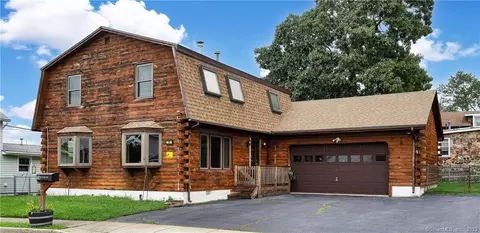 39 Center Ave, East Haven, CT 06512