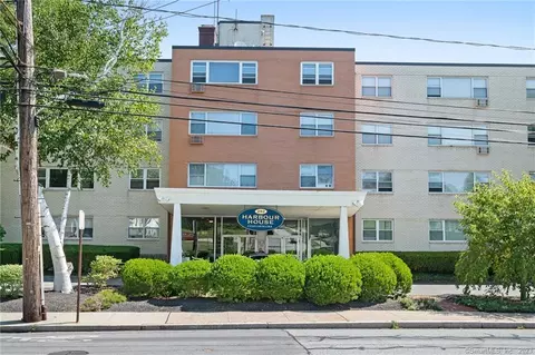 292 Pequot Ave #2E, New London, CT 06320