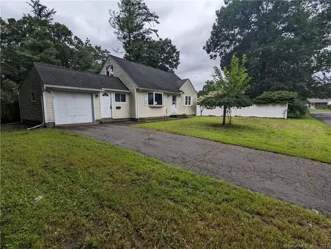 2 Stage Rd, Enfield, CT 06082
